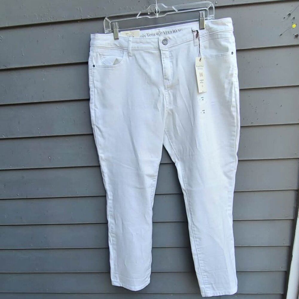 Simply Vera White Capri Mid Rise Straight Jeans size 16 NWT!